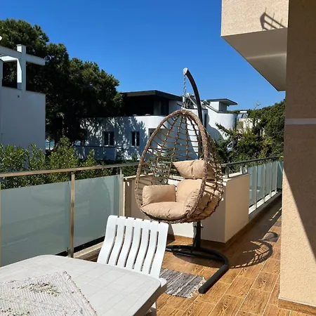 Seasons 2, Kompleksi Dielli Holiday home Golem (Tirana)