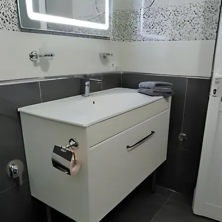 Holiday home Seasons 2, Kompleksi Dielli Golem (Tirana)
