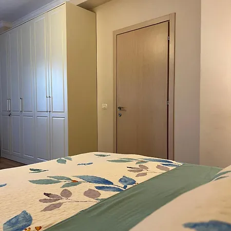 Seasons 2, Kompleksi Dielli Feriehus