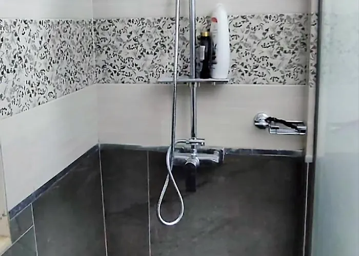 Seasons 2, Kompleksi Dielli Golem (Tirana)