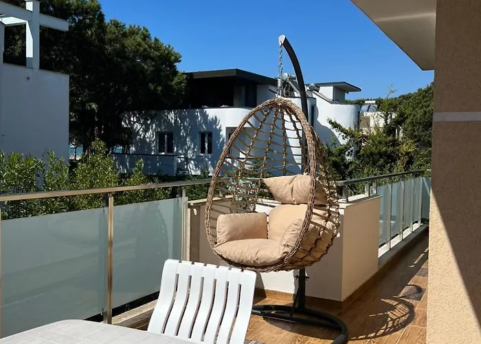 Seasons 2, Kompleksi Dielli Сasa de vacaciones Golem (Tirana)