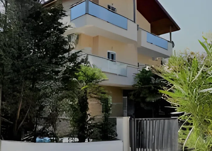 Seasons 2, Kompleksi Dielli Golem (Tirana)